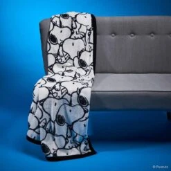 Plaid PEANUTS Snoopy Allover 6 Plaid PEANUTS Snoopy Allover -Butlers 1000343665 220401 021 MOOD DETAILS P000000001000343665 mood