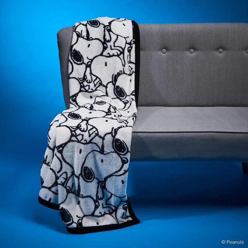 Plaid PEANUTS Snoopy Allover 3 Plaid PEANUTS Snoopy Allover – Image 3